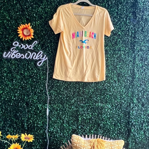 Ideal Co Miami Beach, Florida Yellow V-Neck T Shirt Summer - Picture 1 of 4